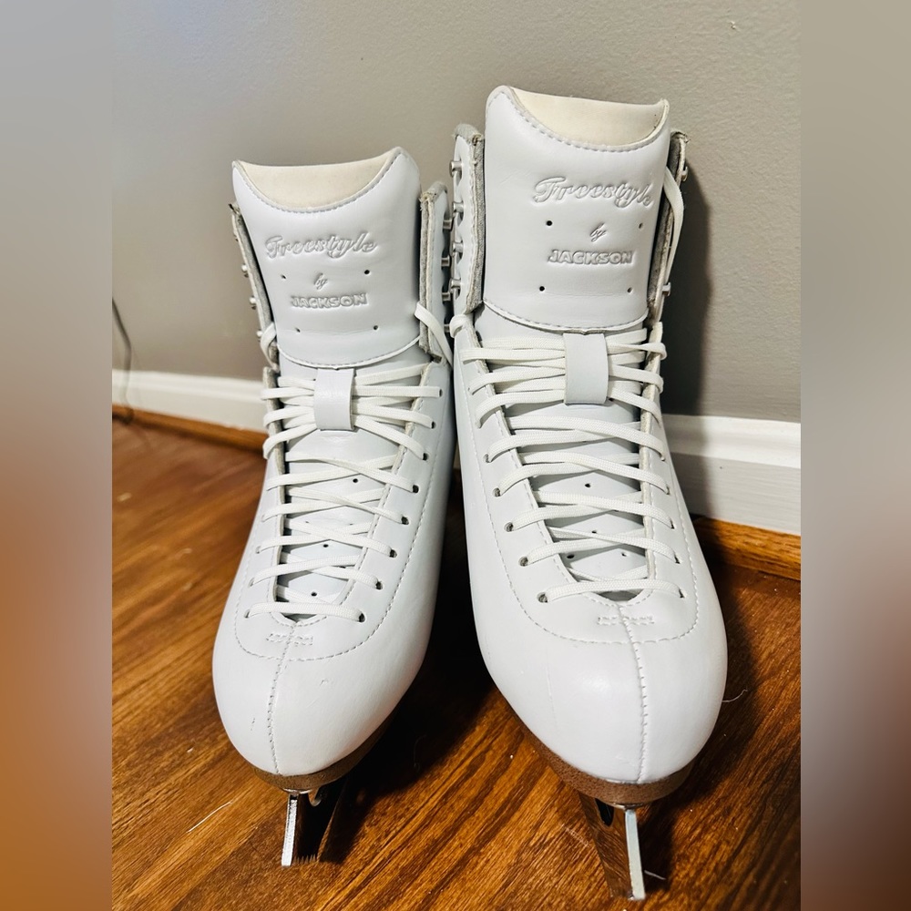 Jackson Freestyle Figure Skates 7.5 Aspire XP Blade 9.75”